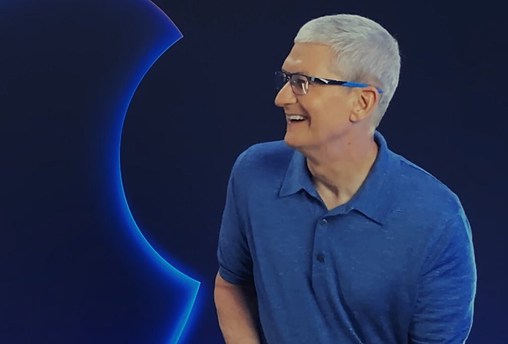 Tim Cook reveals he uses his MacBook Air more than MacBook Pro.